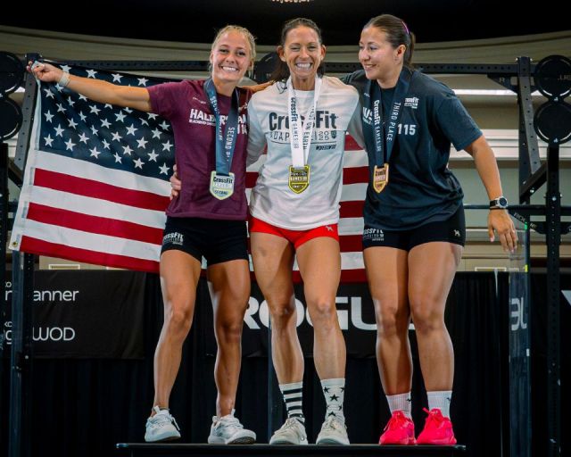 89251_upper-2-point-podium-women.jpg